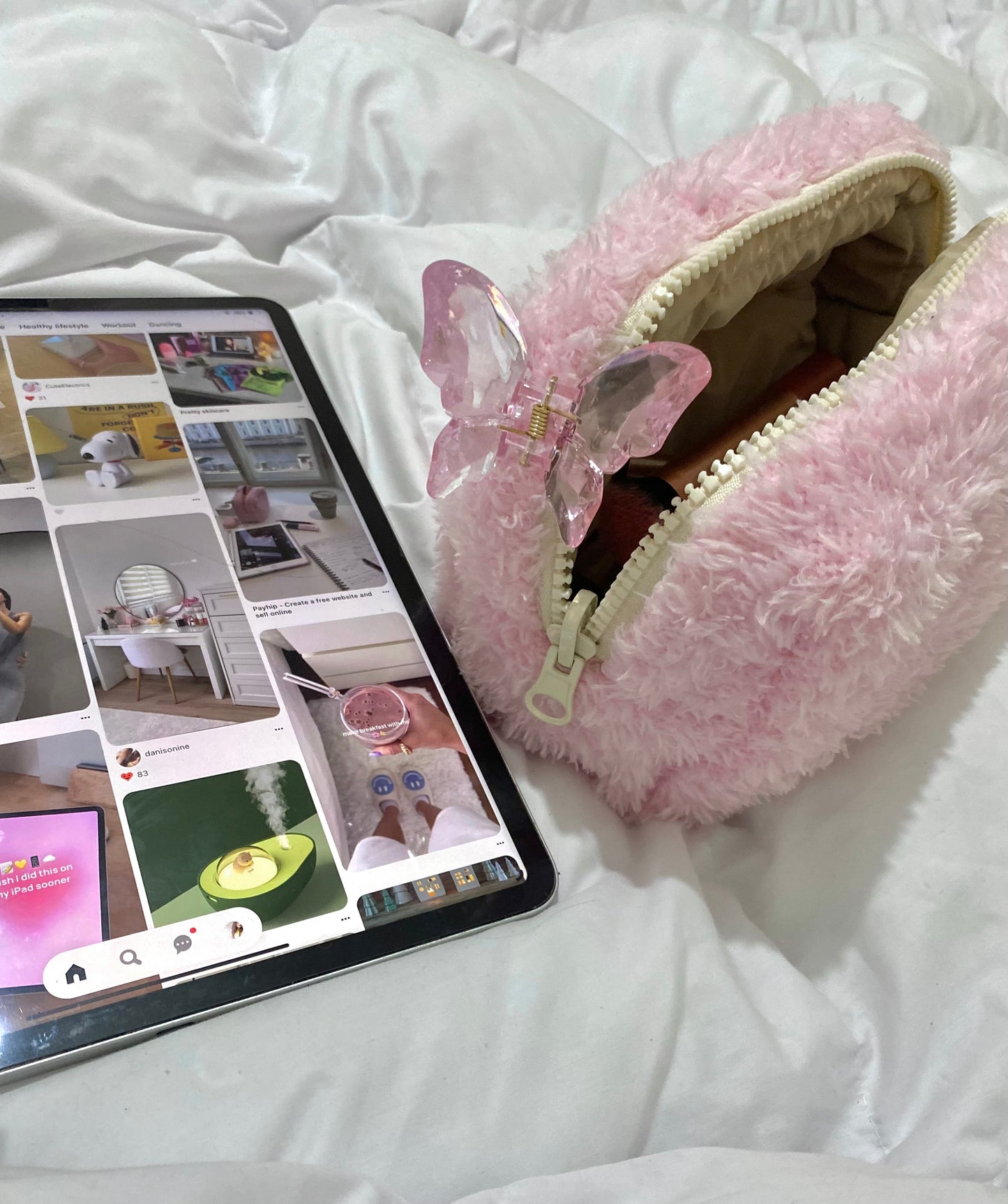 Pink fur pouch🎀🤍